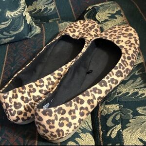 Woman's basic ballet flat